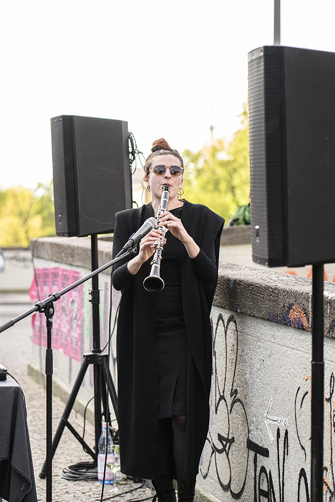 Concert by the artist Cruhda during the exhibition opening of 
