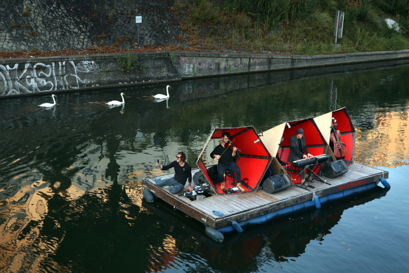 Performance of Sound Mirror Neukölln from New Opera Hero, Davis West and Gabor Hartyáni