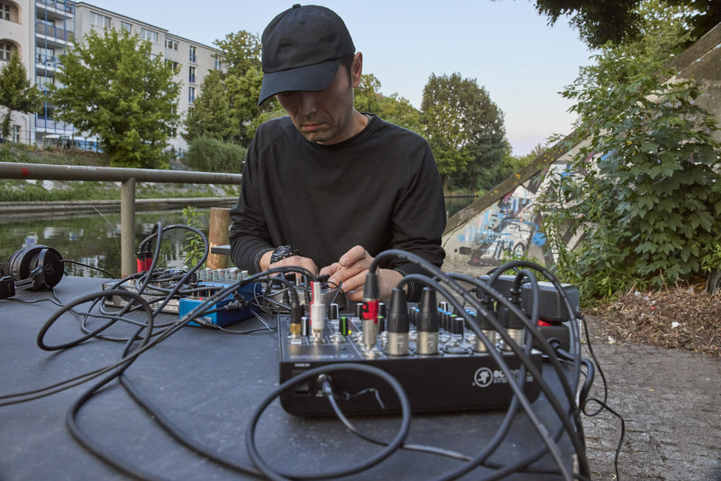 Bild für EARTH'S SHADOW, MOON'S CRUST