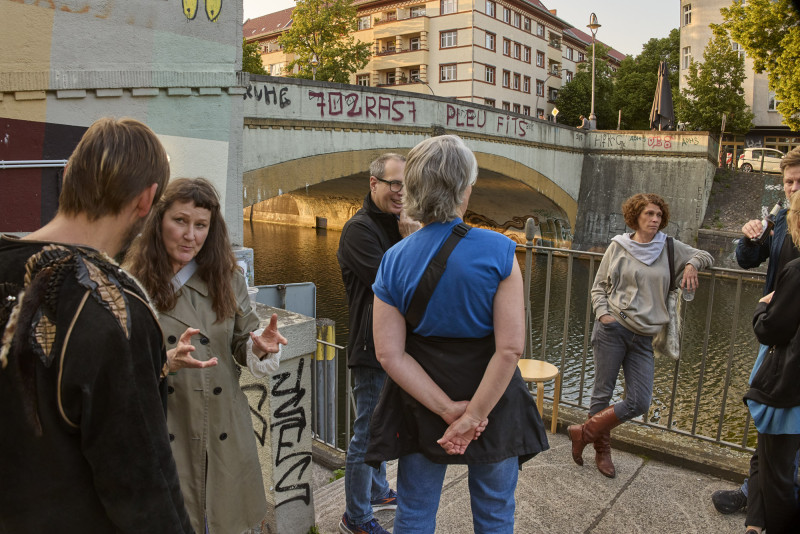 Bild für EARTH'S SHADOW, MOON'S CRUST