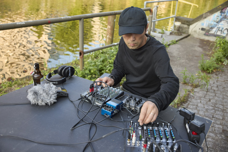 Bild für EARTH'S SHADOW, MOON'S CRUST