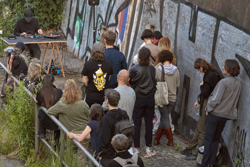 Bild für EARTH'S SHADOW, MOON'S CRUST